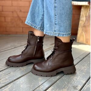 ALL BLACK Tie Lugg Boot in Brown